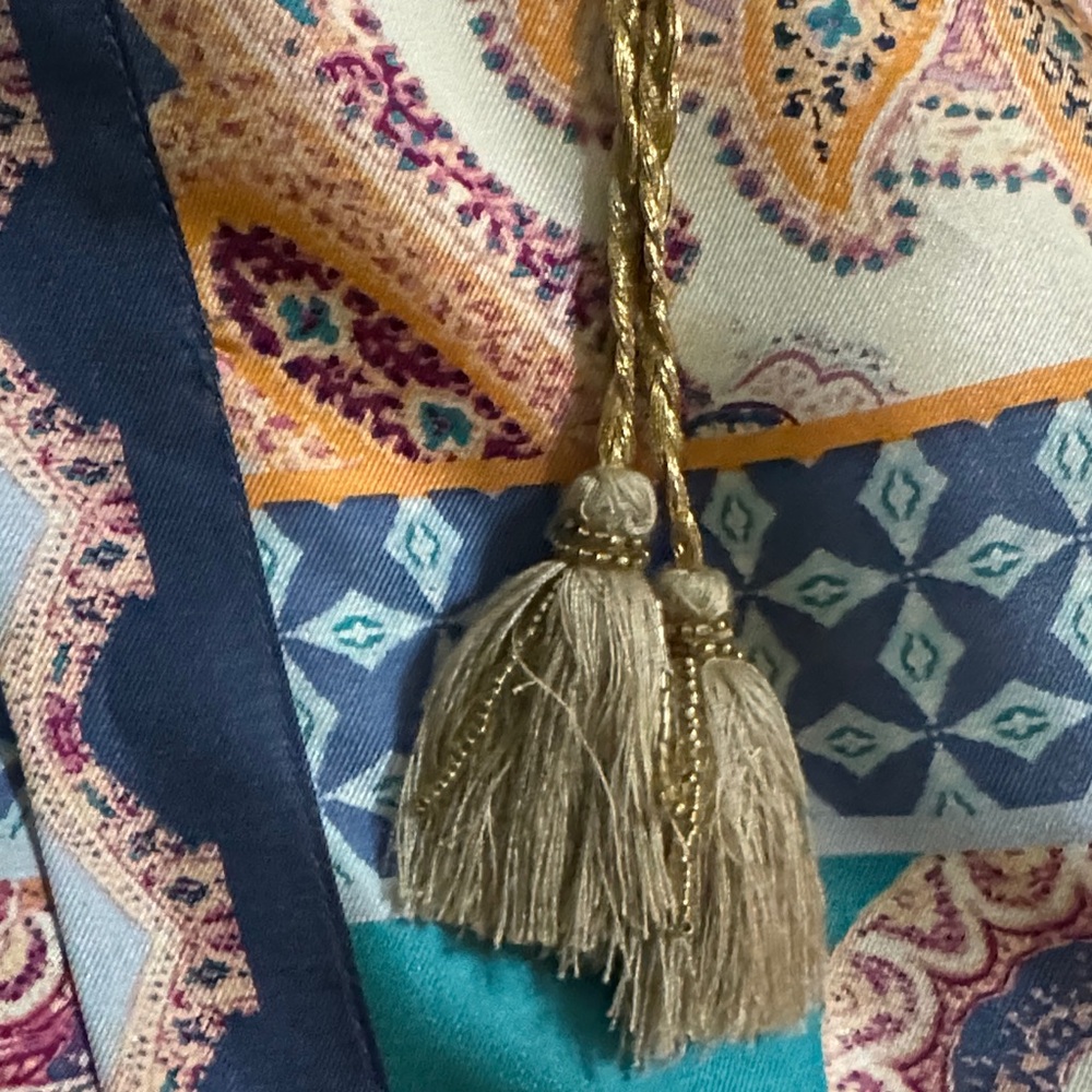 Chico's Medallion Print 100% Silk Ruana Wrap S/M - Picture 8 of 11